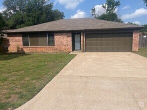 Building Photo - Kenndale ISD! Beautiful 3 /2/2 Arlington !...