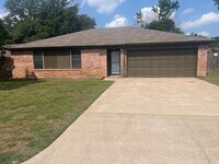 Building Photo - Kenndale ISD! Beautiful 3 /2/2 Arlington !...
