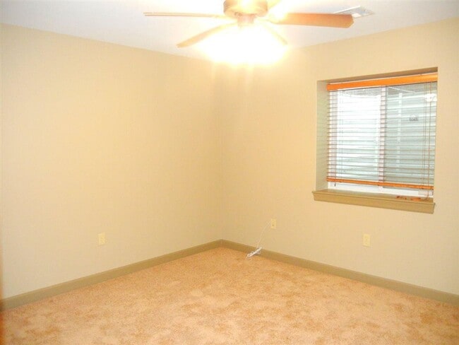 Building Photo - Italian Estates Property Management