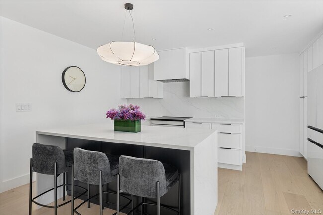 Building Photo - 13 Sherwood Rd