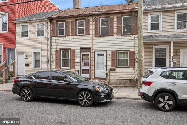 Building Photo - 338 Ridgeway St