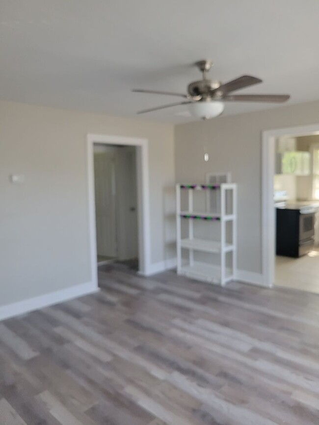 Building Photo - 408 Hanbury Ave