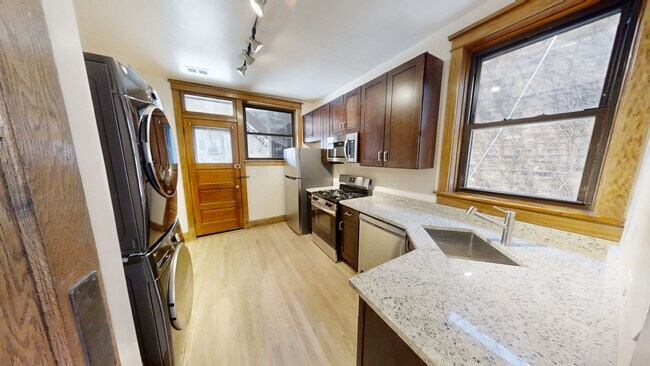Building Photo - Lakeview Gem: 2 Bed, 1 Bath W/ In-Unit Laundry, D/W, Cent Air, Fireplace, Deck, Parking!