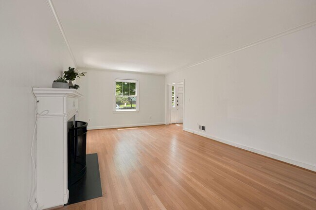 Building Photo - 4505 Alton Pl NW