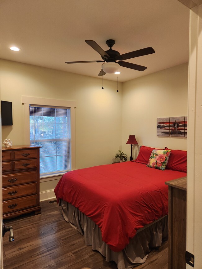 guestroom - 568 Toms Hill Dr