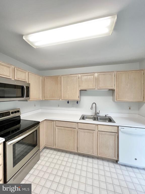 Building Photo - 2800 Emma Lee St