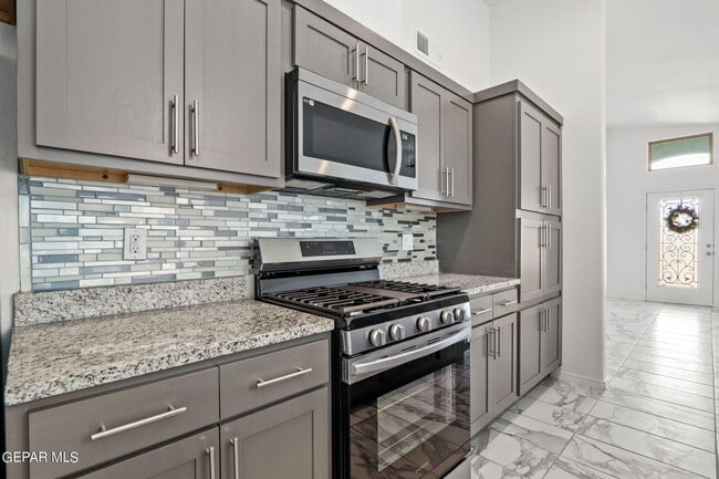 Building Photo - 2833 Maria Casas St