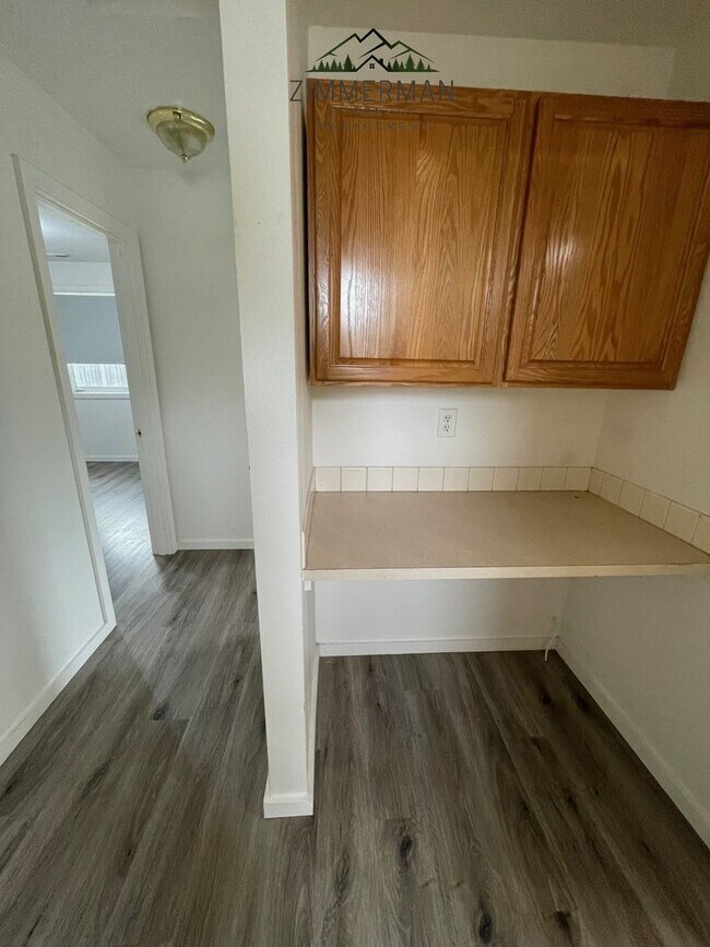 Building Photo - 3 bedroom, 1 1/2 bathroom House in Thurston neighborhood