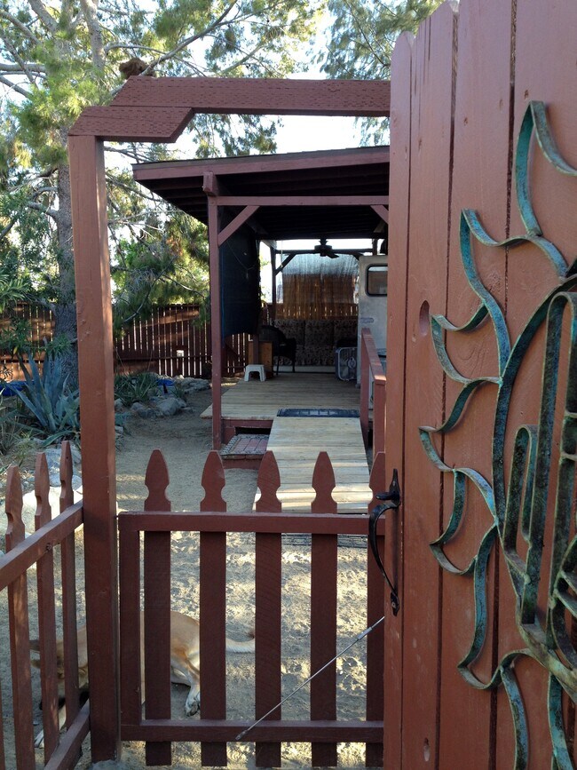 entrance to private guest quarters - 21900 Penny Ln