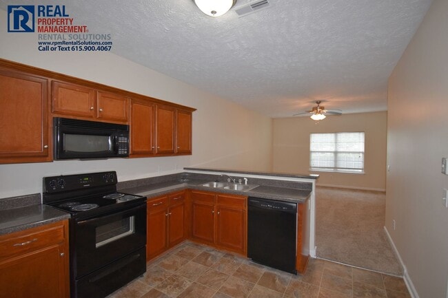 Building Photo - Beautiful 2BR/2.5 BA M'boro end unit townhome!