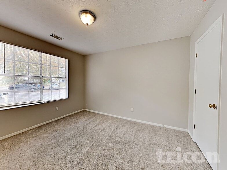 Building Photo - 1305 Old Countryside Cir