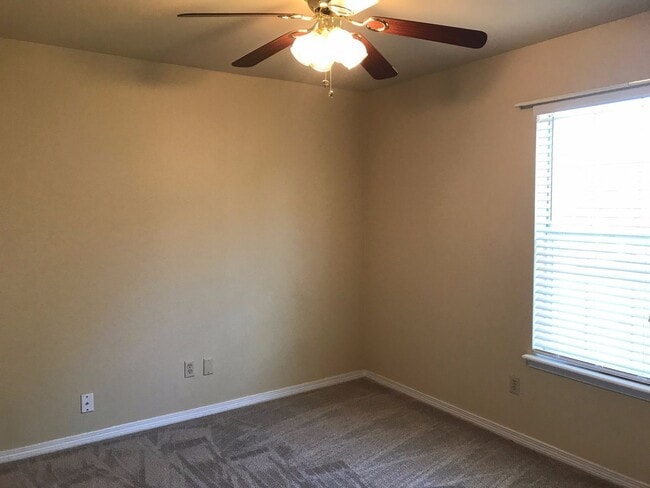 Building Photo - Cedar Creek Duplex