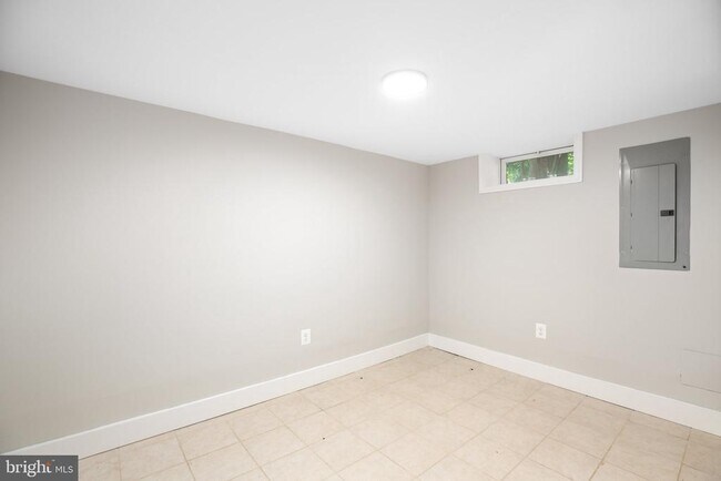 Building Photo - 1213 Stafford Ave