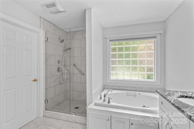 Building Photo - 4522 Long Cove Dr