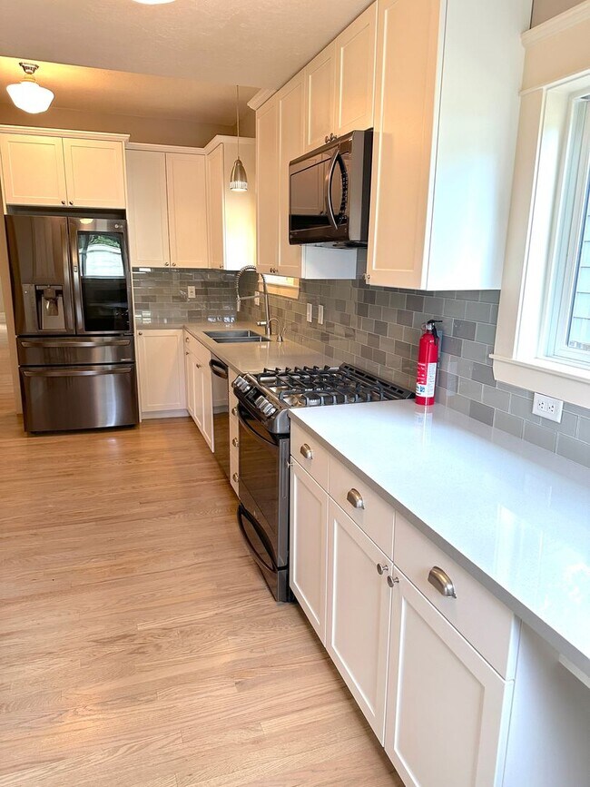 Building Photo - Beautiful 4- Bedroom North End Home