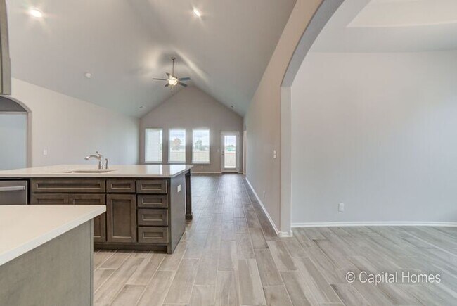 Building Photo - Move In Special! Relax In The Comfort of a...