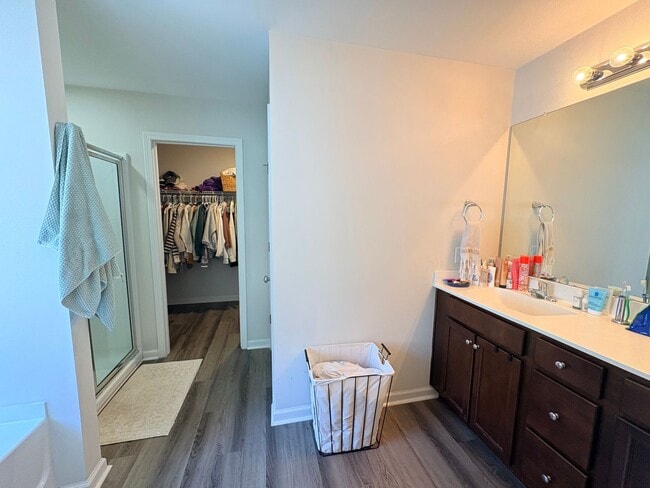 Building Photo - Welcome To Heritage New River Side