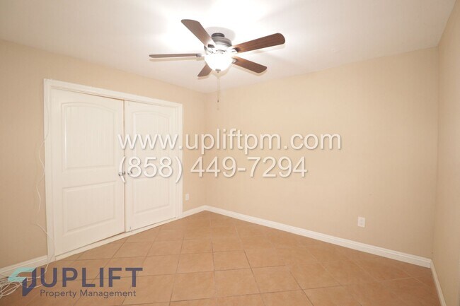 Building Photo - 5 Bedroom 2 Bath Home In Oceanside ** Move In Special $300 Off First Month's Rent**