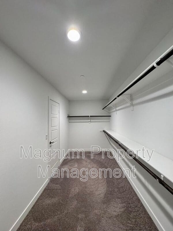 Building Photo - 34118 Willow Stone St