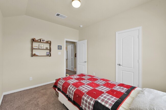Building Photo - 241 Lake Estates Dr
