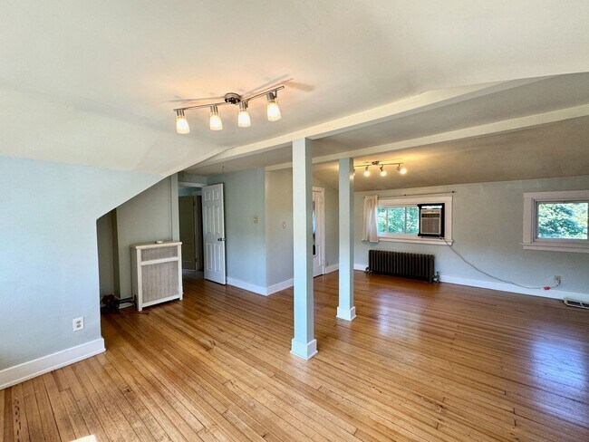 Building Photo - 505-507 W McMillan