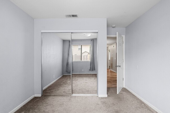 Building Photo - $200 Off First Months Rent! Flexible Lease...