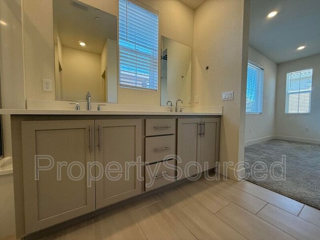 Building Photo - 1724 Jade Pl