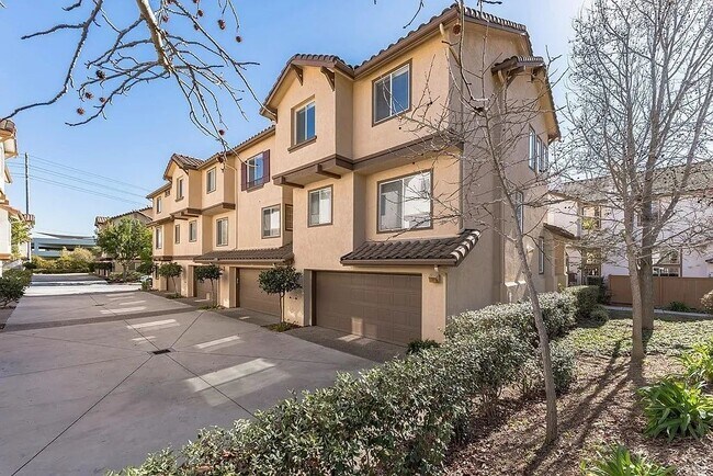 Building Photo - 10206 Wateridge Cir
