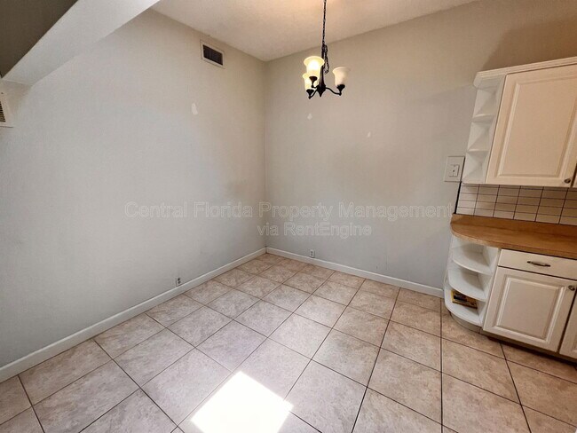 Building Photo - 253 Ashwood Dr