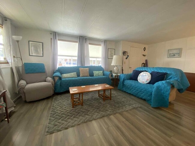 Building Photo - 5316 53rd Ave E