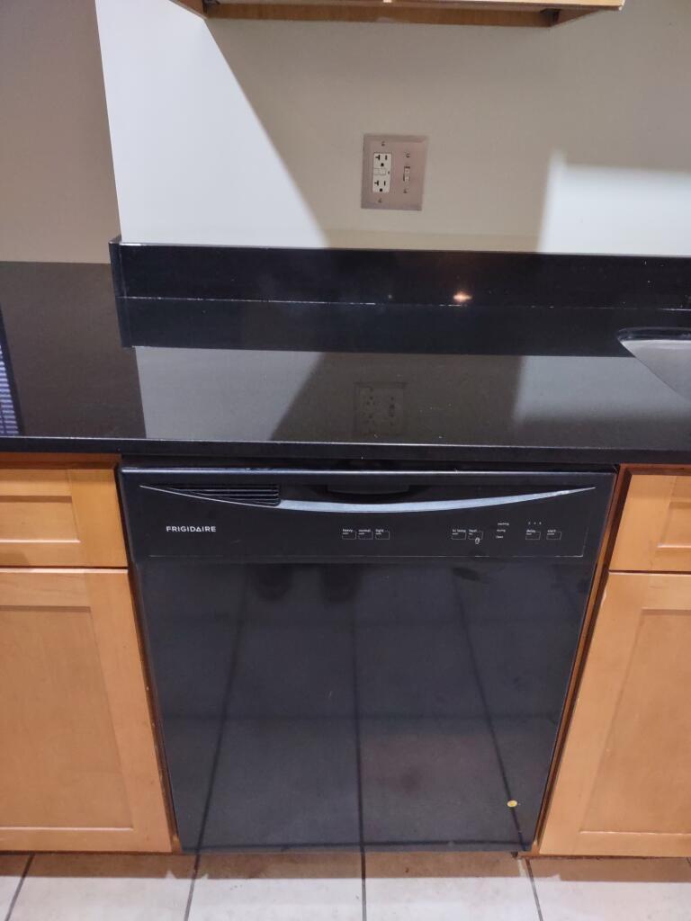 Building Photo - 52 Lawrence Dr