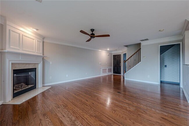 Building Photo - 300 Balaban Cir