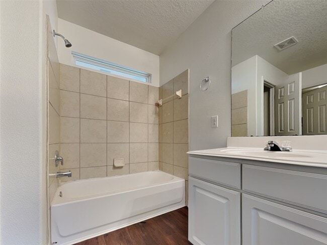 Building Photo - 2407 Aspen Dale Dr