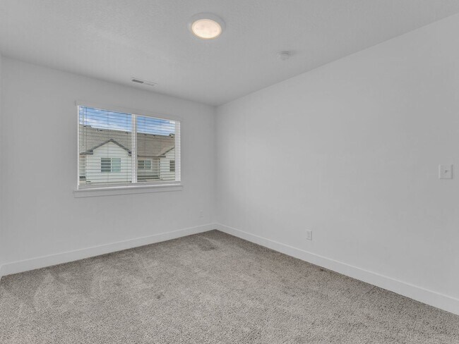 Building Photo - 1290 N 3960 W