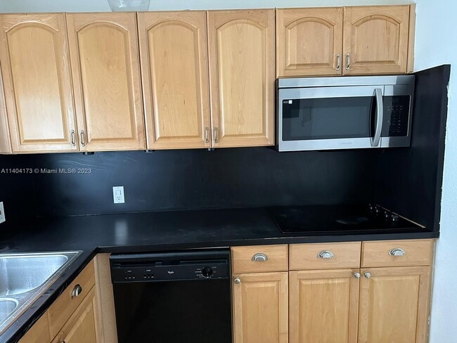 Building Photo - 1610 Lenox Ave