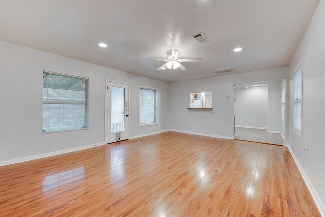 Building Photo - 4310 E Toliver St