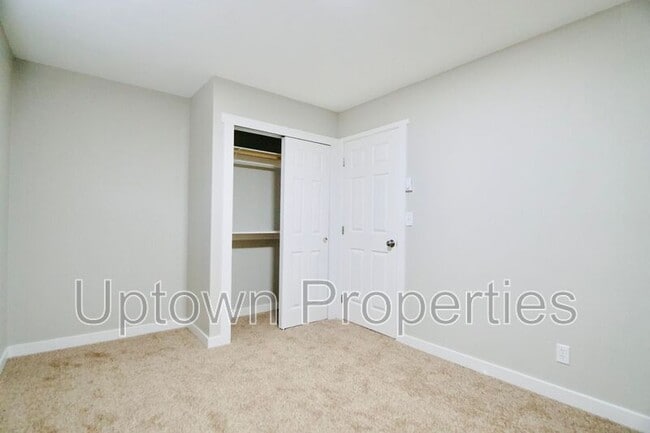 Building Photo - 466 N Adair St