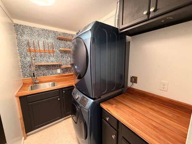 Building Photo - 13139 W Seville Dr