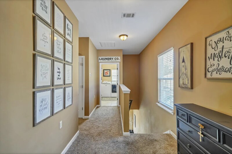 Building Photo - 122 Big Oaks Ln