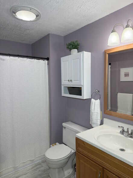 Building Photo - 61 Hawthorne Cir