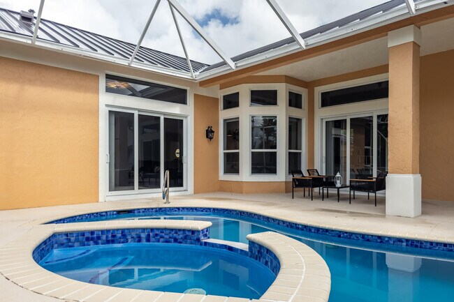 Building Photo - 15622 Cypress Park Dr