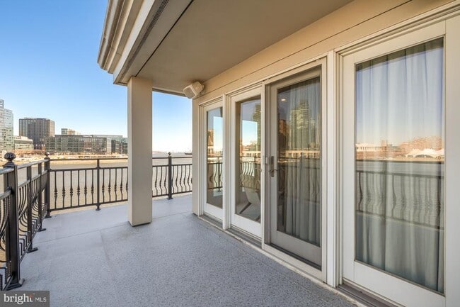 Building Photo - 622 Ponte Villas N