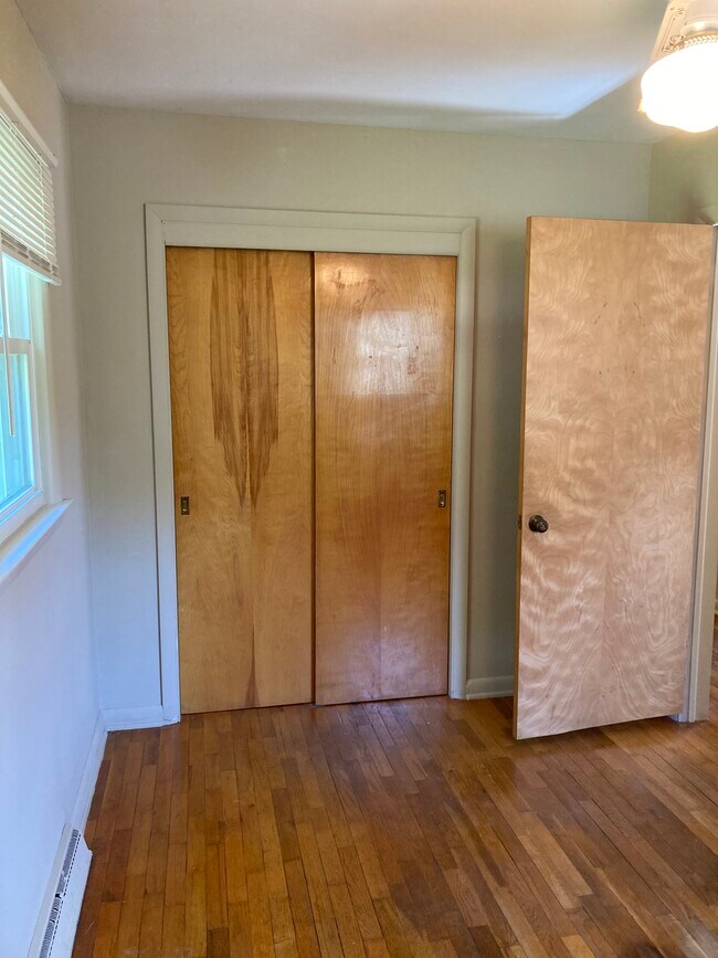 bedroom 1 - 422 W Melody Ave