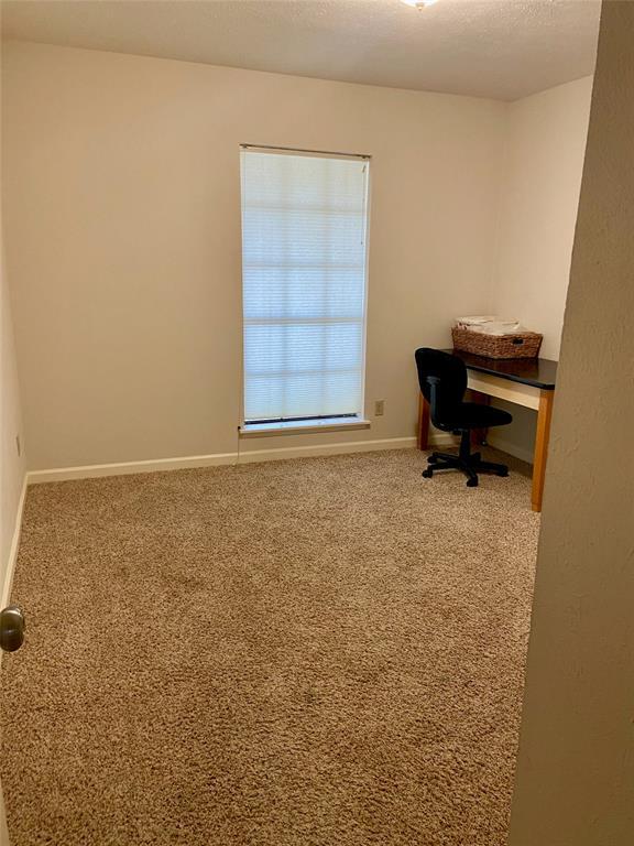 Building Photo - 2706 Lindbergh Dr