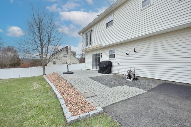 Building Photo - 478 Lake Rd