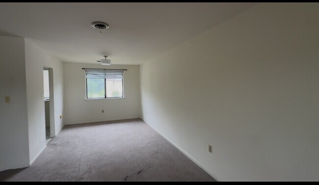 Building Photo - 54 Holly Dr