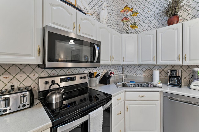 Building Photo - 1801 S US Hwy 1