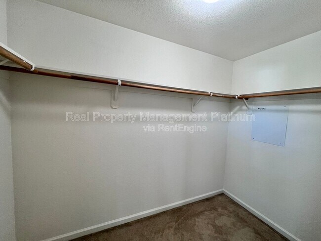 Building Photo - 5460 W Ashcroft Ave