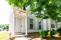 Building Photo - Peaceful 3-Bed, 2-Bath End Unit Townhome in Powell Place