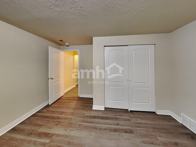 Building Photo - 96 N 1660 W